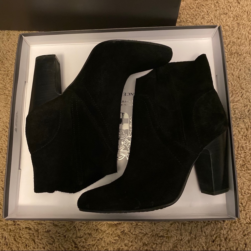 Vince Camuto Black suede Booties sz7